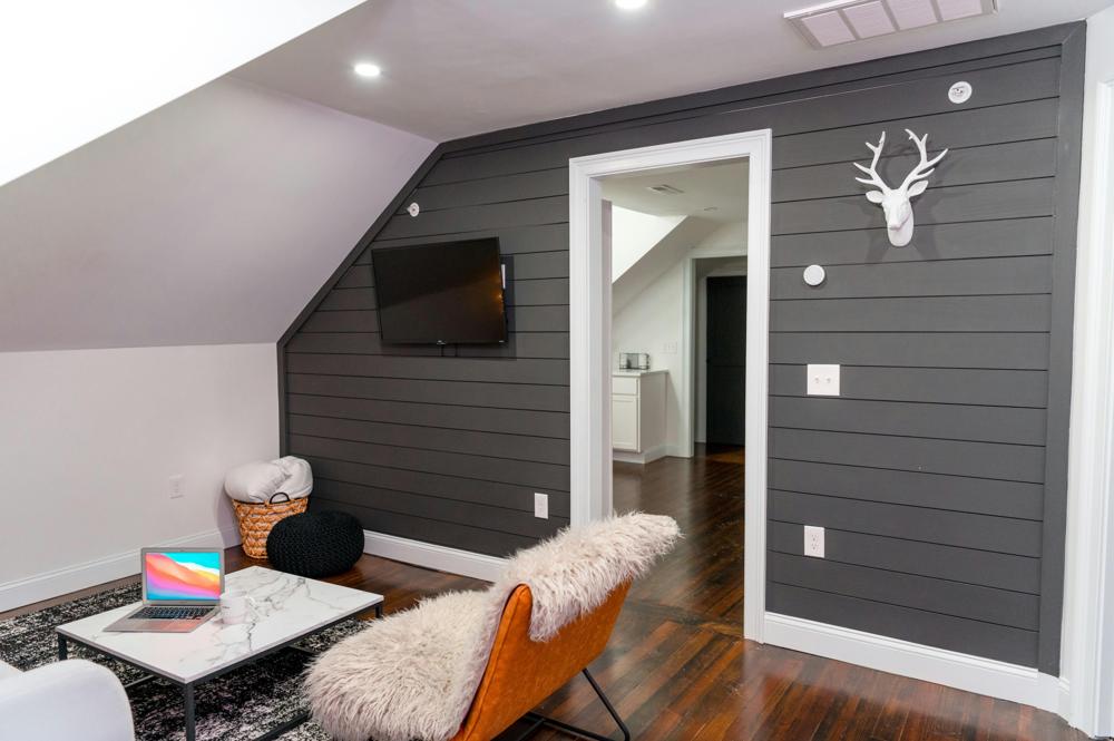 attic lounge-aea130cbb01542bbabf17f73fcaff4a0.jpg attic lounge
